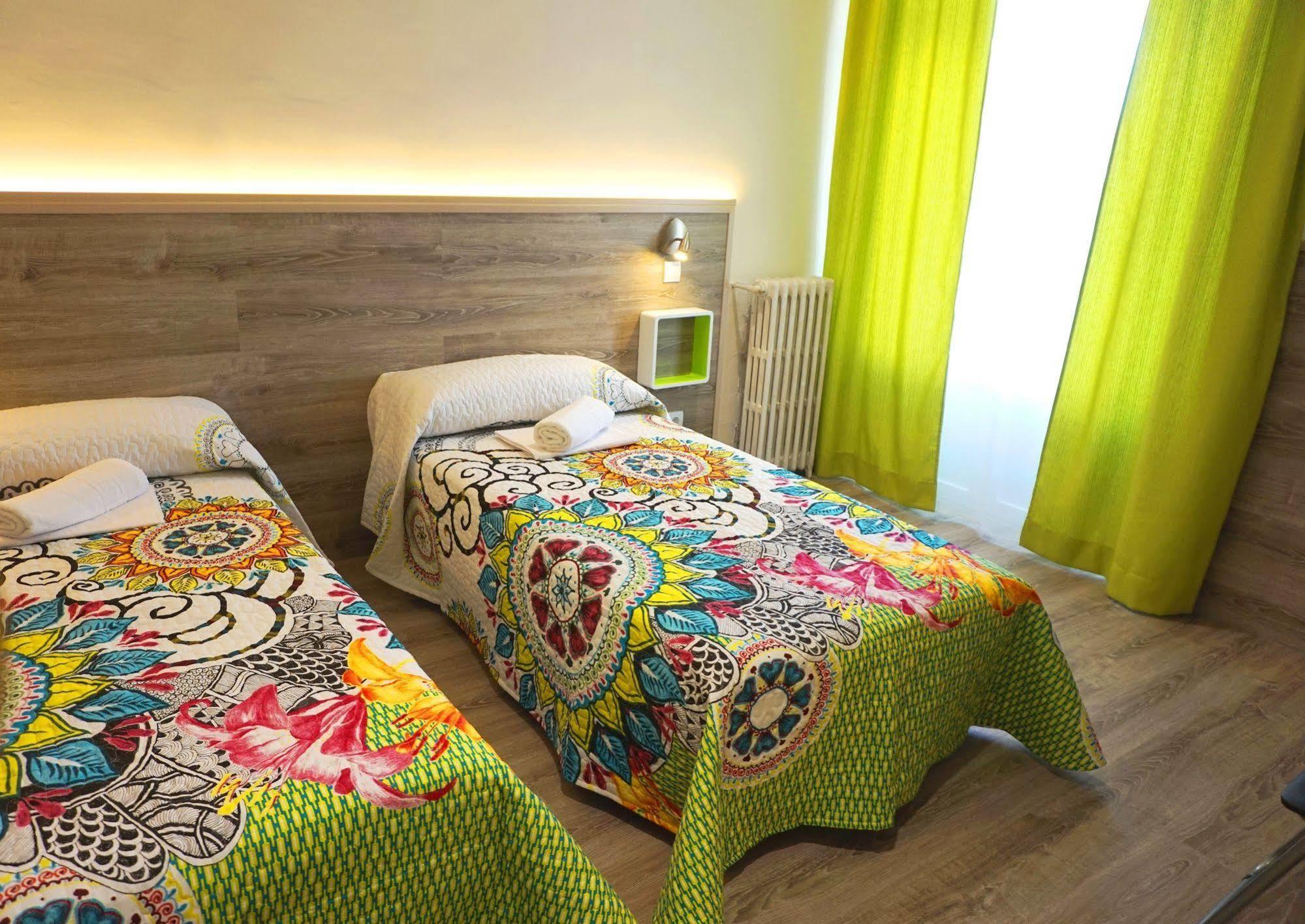 Muchomadrid Hostel Kültér fotó