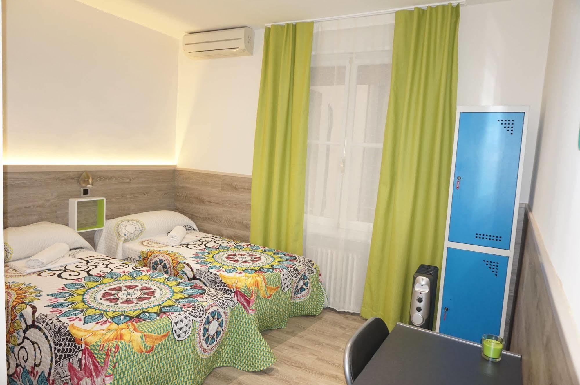 Muchomadrid Hostel Kültér fotó