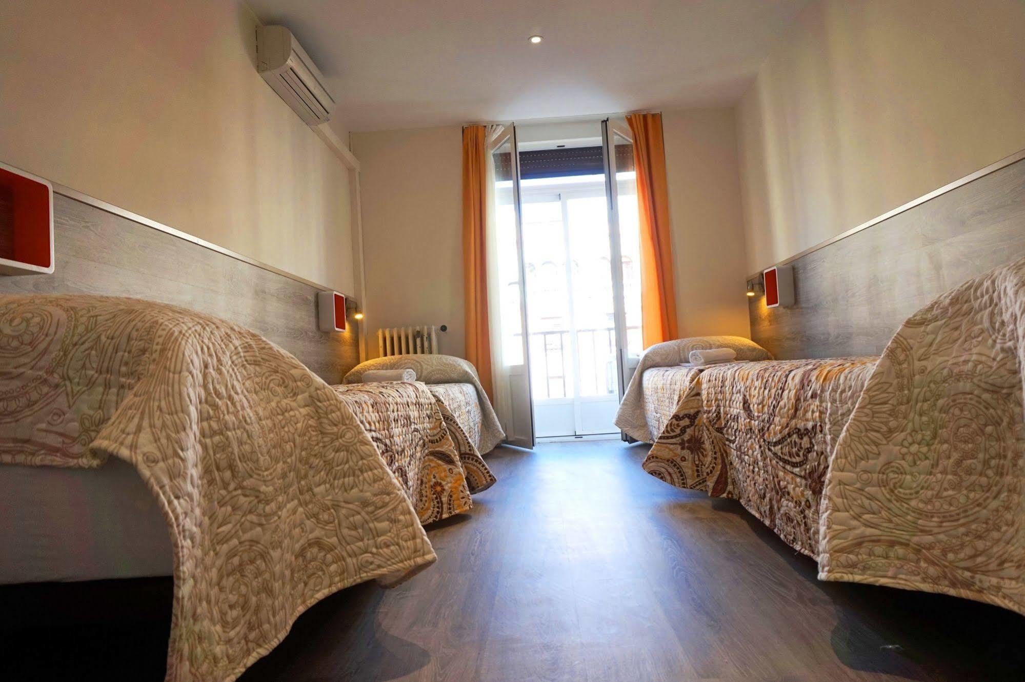 Muchomadrid Hostel Kültér fotó